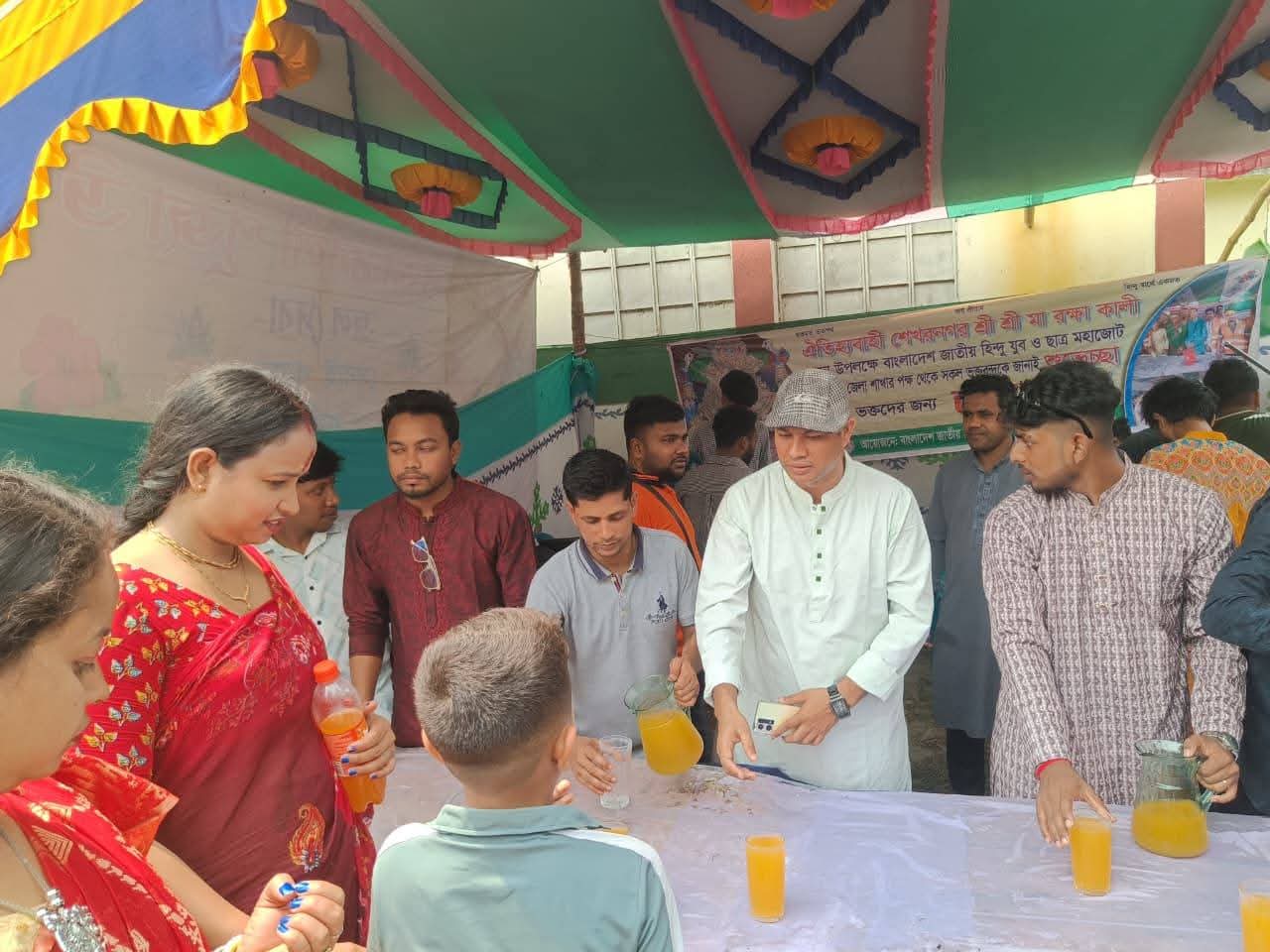 শেখর নগরে রক্ষাকালী পূজায় লাখো ভক্তের সমাগম: সেবায় নিয়োজিত হিন্দু যুব ও ছাত্র মহাজোট